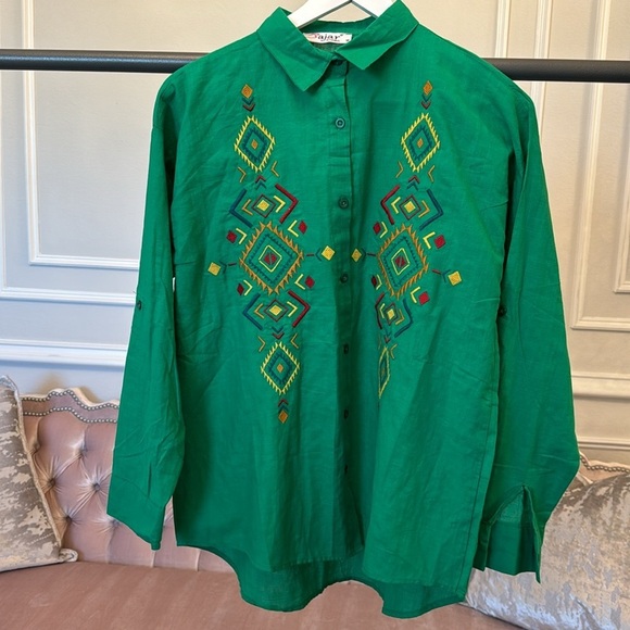 NWOT EMBROIDERED BUTTON DOWN SHIRT SIZE M - Picture 13 of 17